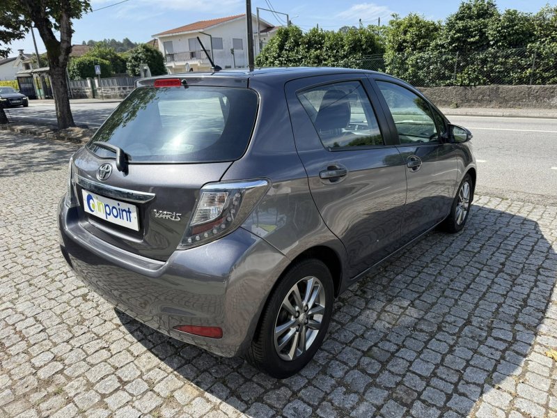 toyota Yaris 1.4 D-4D Lounge - Foto 7