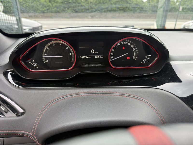 PEUGEOT 208 GTI - Foto 13